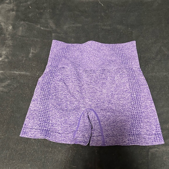 Women’s activewear shorts - Picture 1 of 3